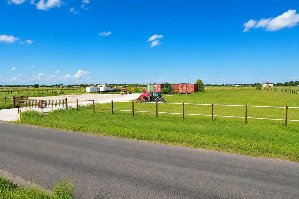 1851 County Road 610 Dayton, TX 77535