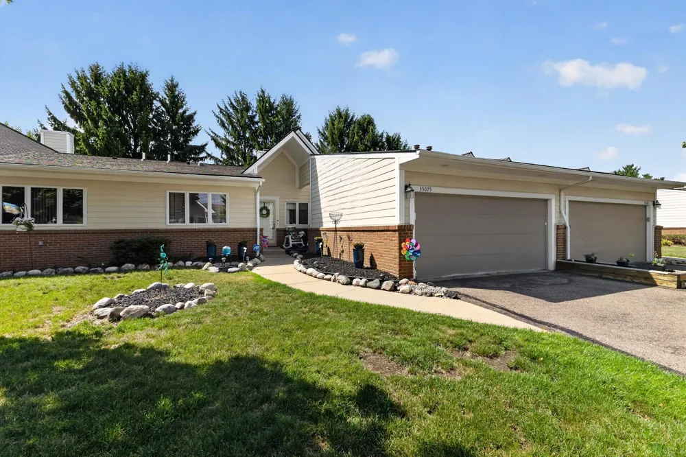 35075 Hillside Drive Farmington, MI 48335