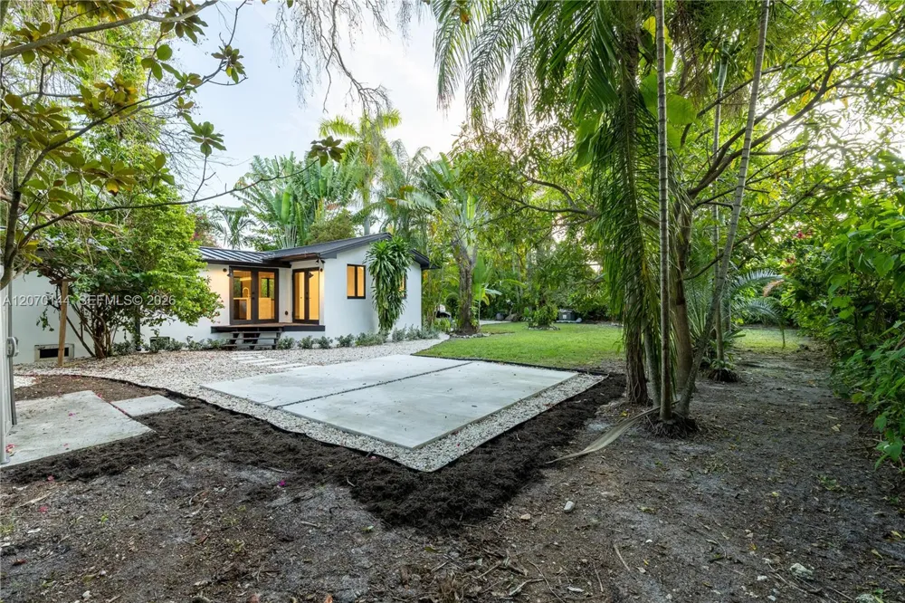 10901 NE 3rd Ave Miami, FL 33161