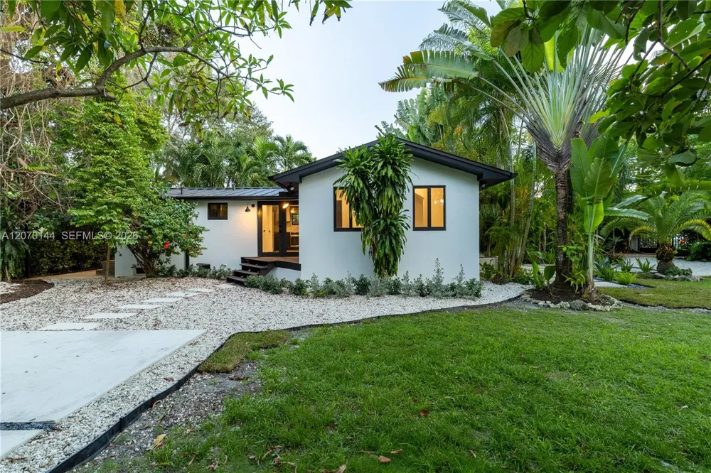 10901 NE 3rd Ave Miami, FL 33161