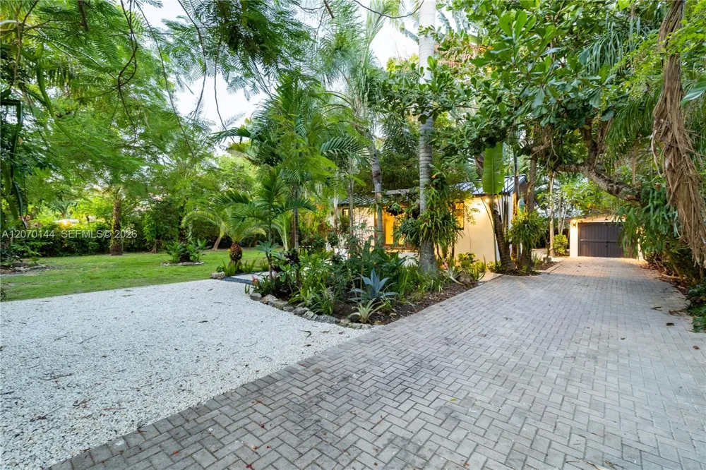 10901 NE 3rd Ave Miami, FL 33161