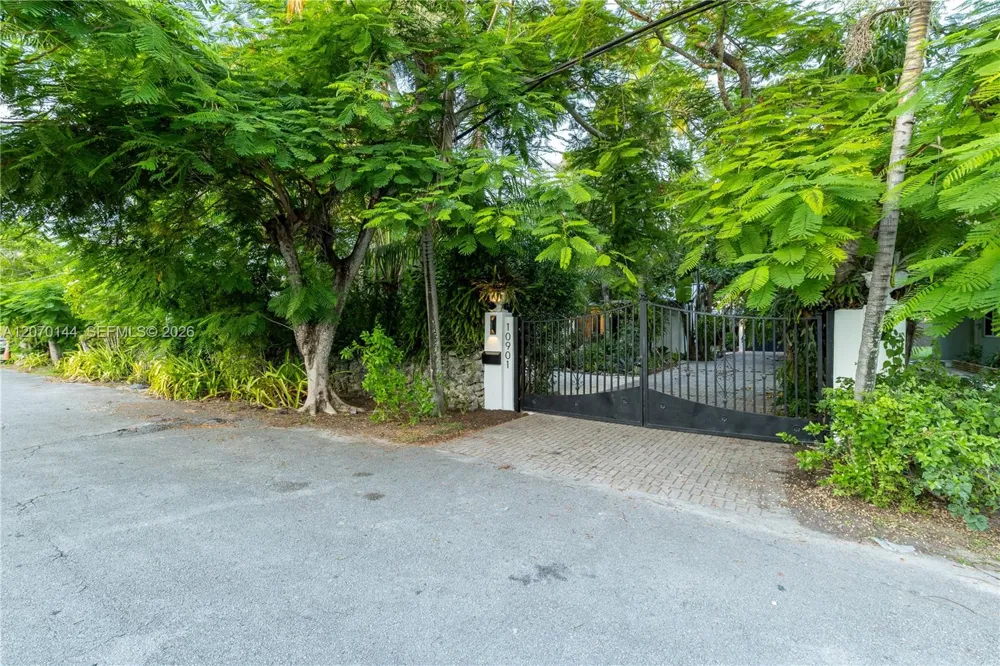 10901 NE 3rd Ave Miami, FL 33161