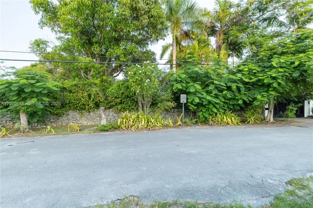 10901 NE 3rd Ave Miami, FL 33161
