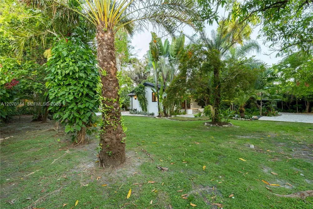 10901 NE 3rd Ave Miami, FL 33161
