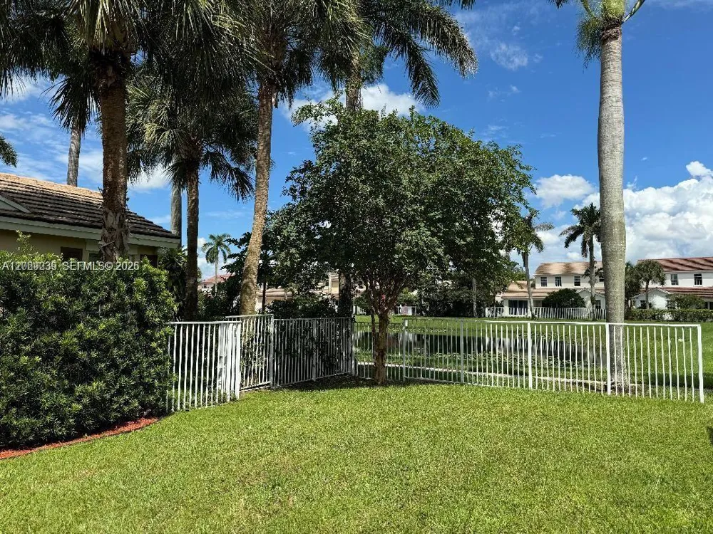4762 Lakeside Ter Davie, FL 33314