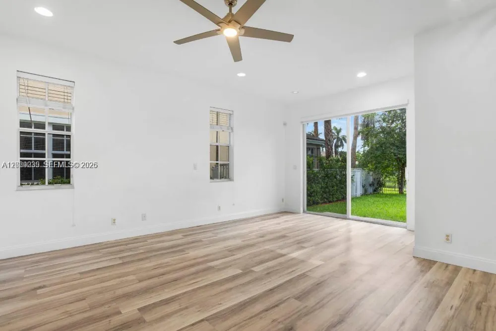 4762 Lakeside Ter Davie, FL 33314