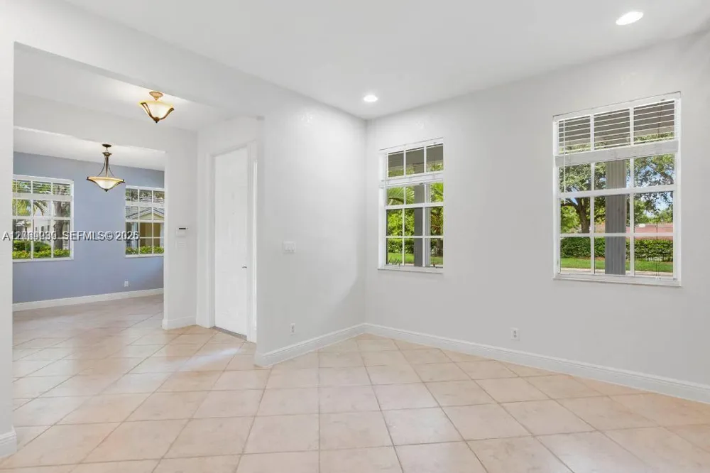 4762 Lakeside Ter Davie, FL 33314