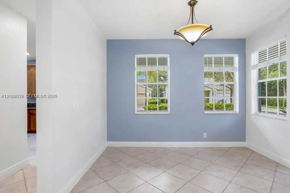 4762 Lakeside Ter Davie, FL 33314