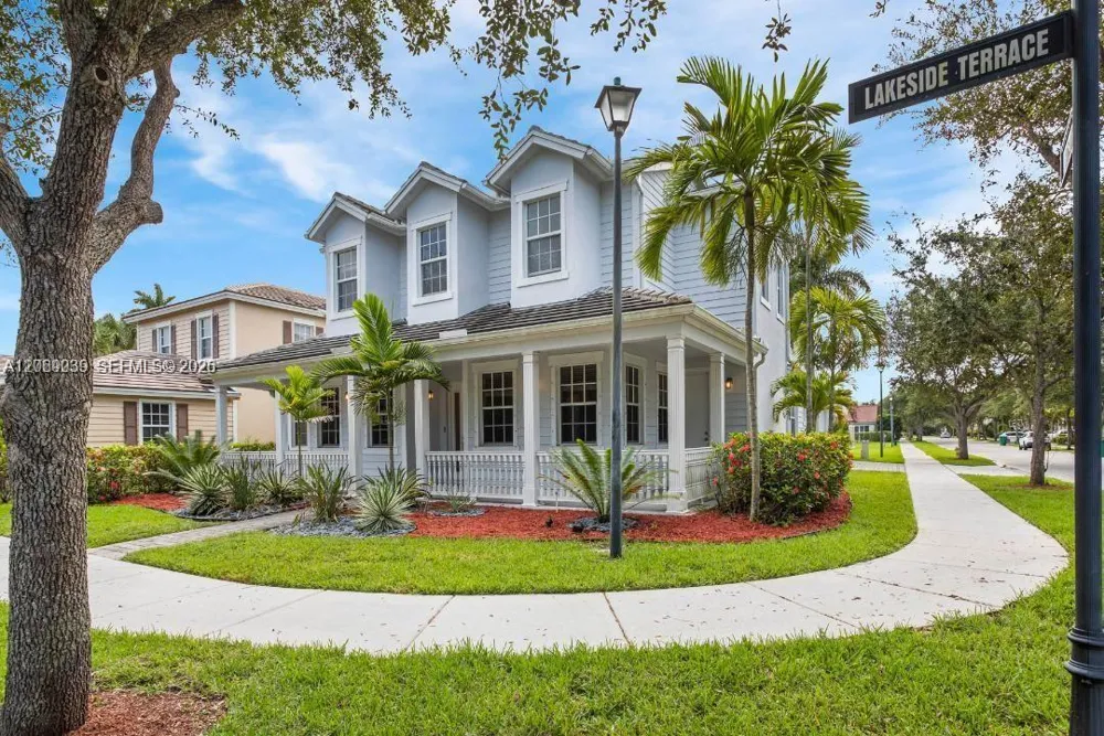 4762 Lakeside Ter Davie, FL 33314