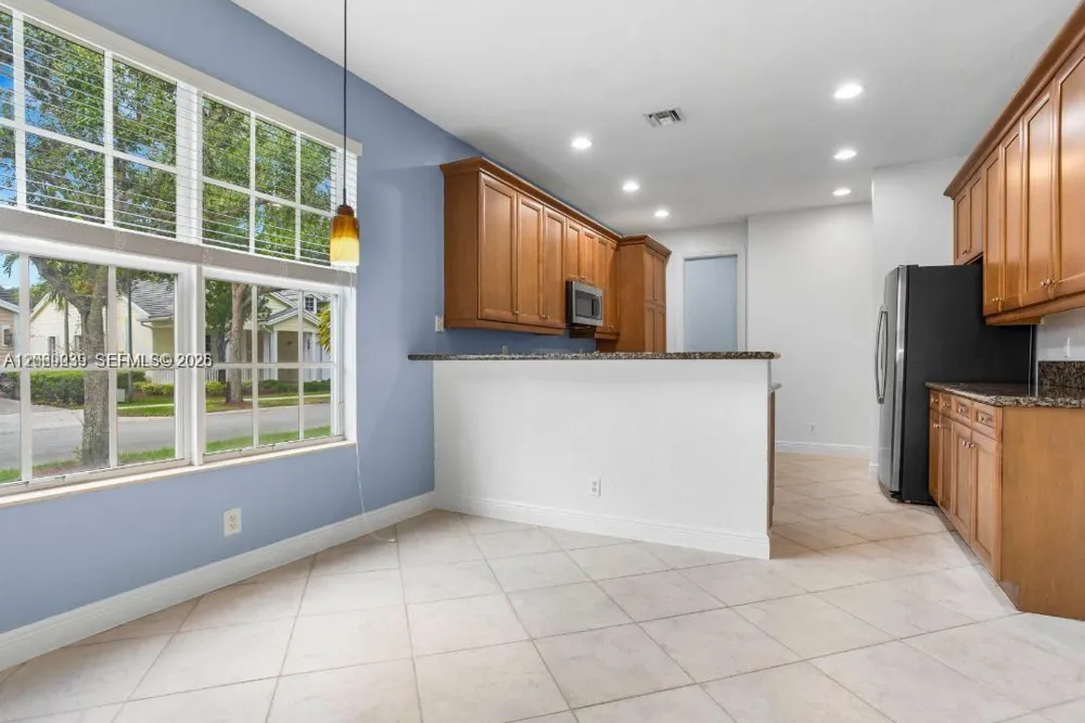 4762 Lakeside Ter Davie, FL 33314