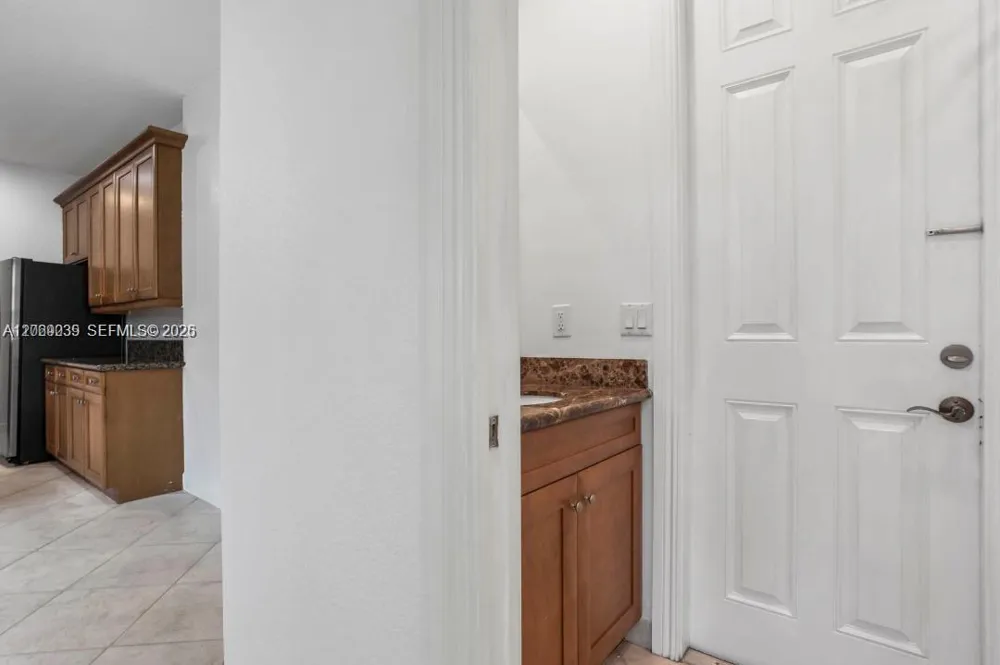 4762 Lakeside Ter Davie, FL 33314