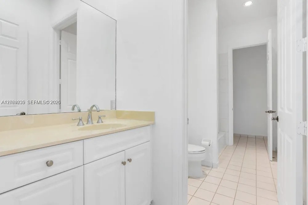 4762 Lakeside Ter Davie, FL 33314