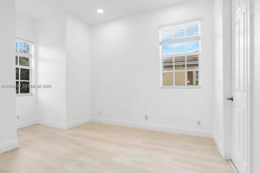 4762 Lakeside Ter Davie, FL 33314