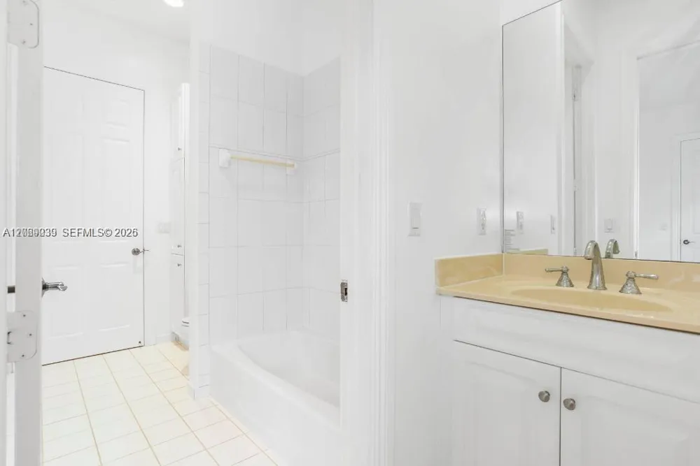 4762 Lakeside Ter Davie, FL 33314