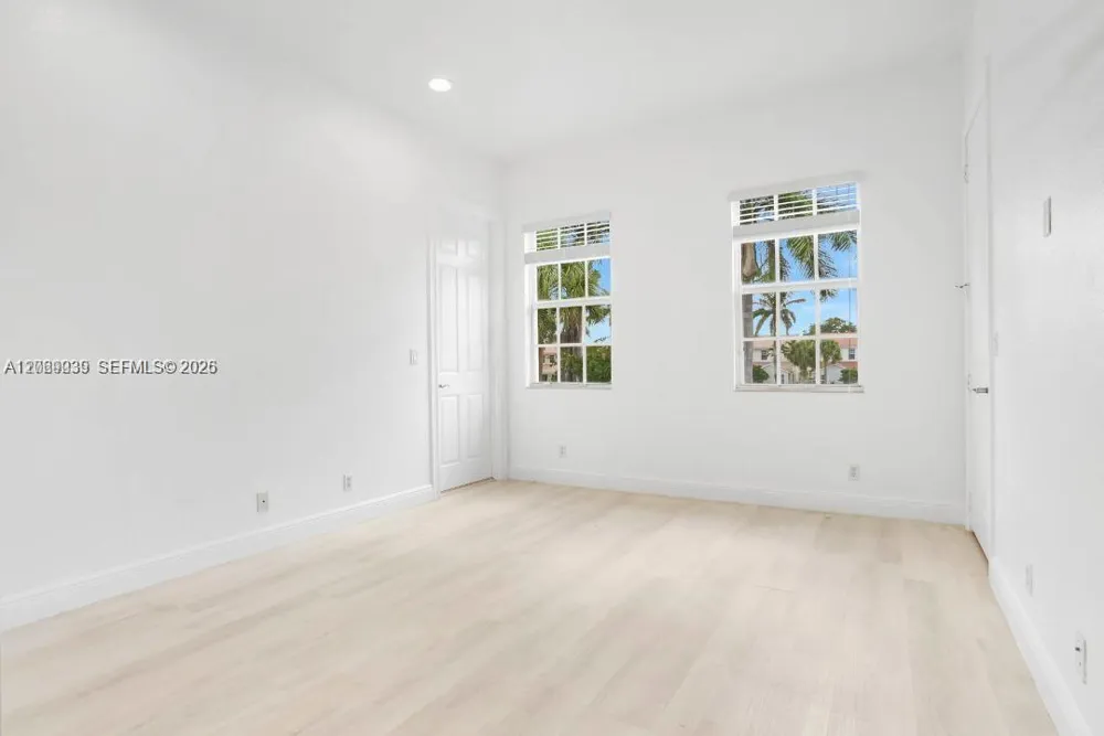4762 Lakeside Ter Davie, FL 33314