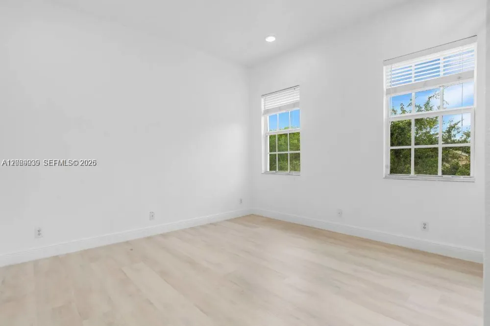 4762 Lakeside Ter Davie, FL 33314