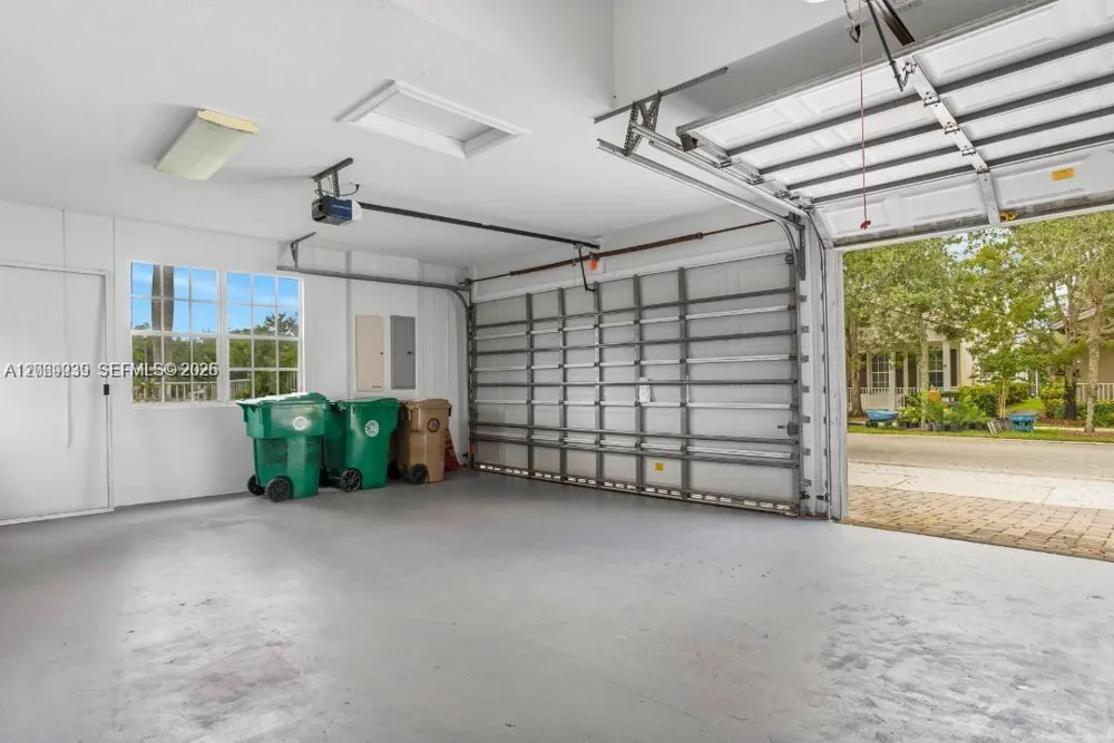 4762 Lakeside Ter Davie, FL 33314