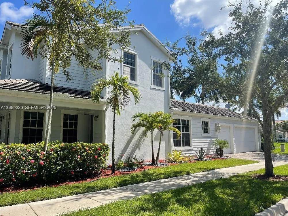 4762 Lakeside Ter Davie, FL 33314