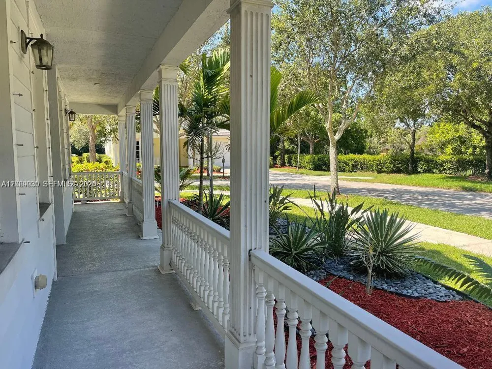 4762 Lakeside Ter Davie, FL 33314