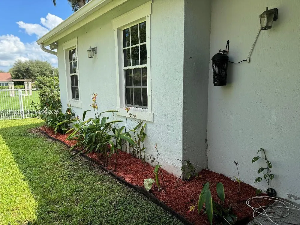 4762 Lakeside Ter Davie, FL 33314