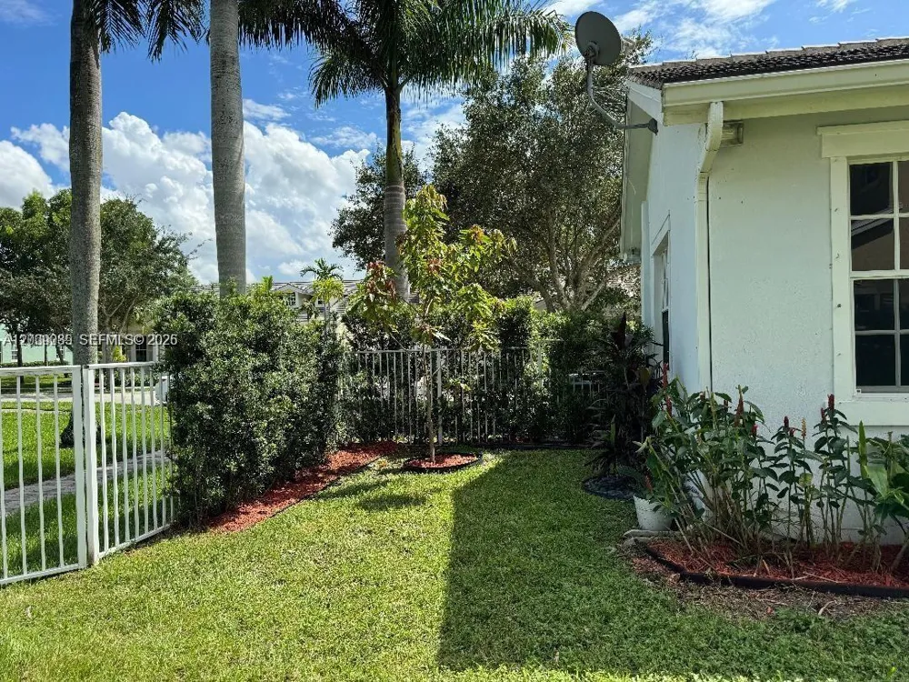 4762 Lakeside Ter Davie, FL 33314