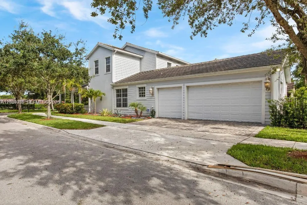 4762 Lakeside Ter Davie, FL 33314