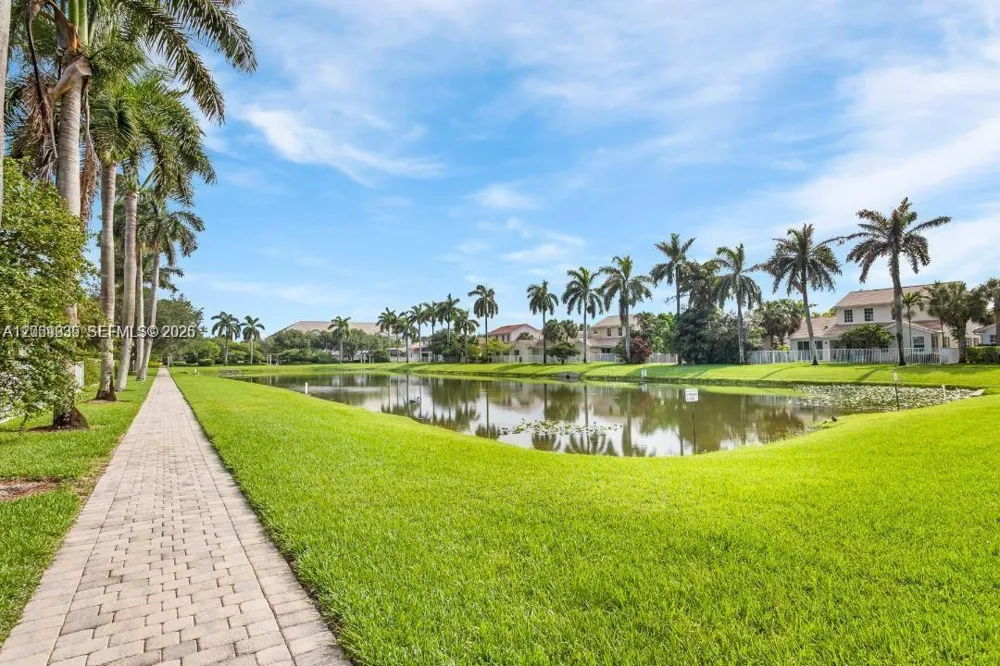 4762 Lakeside Ter Davie, FL 33314