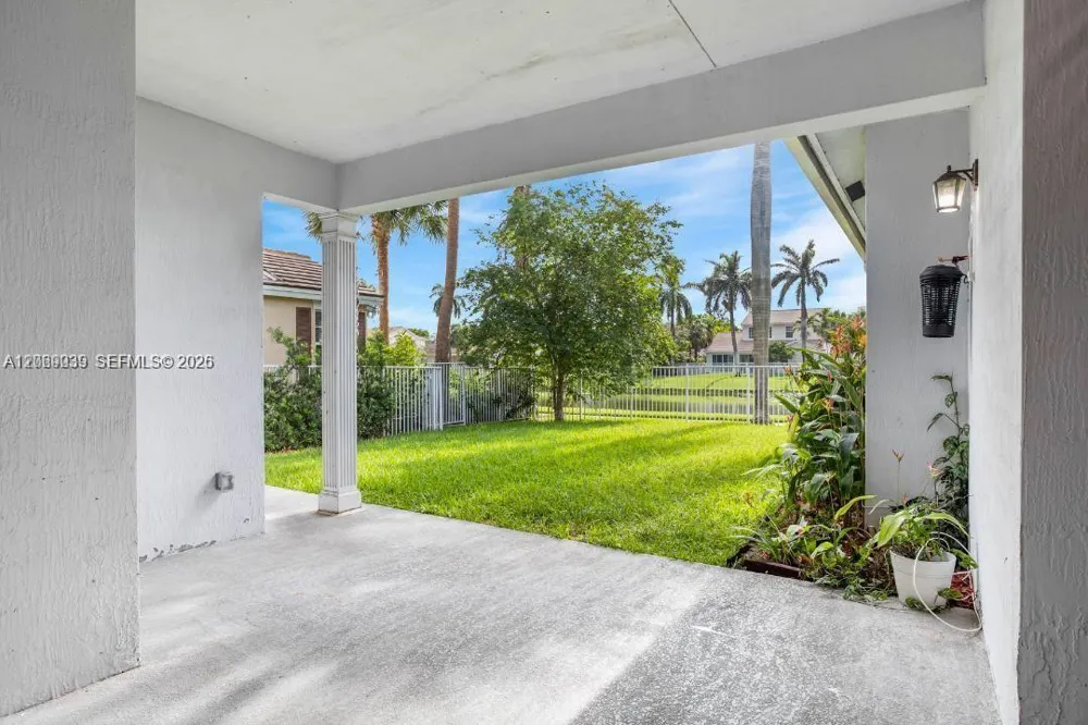 4762 Lakeside Ter Davie, FL 33314
