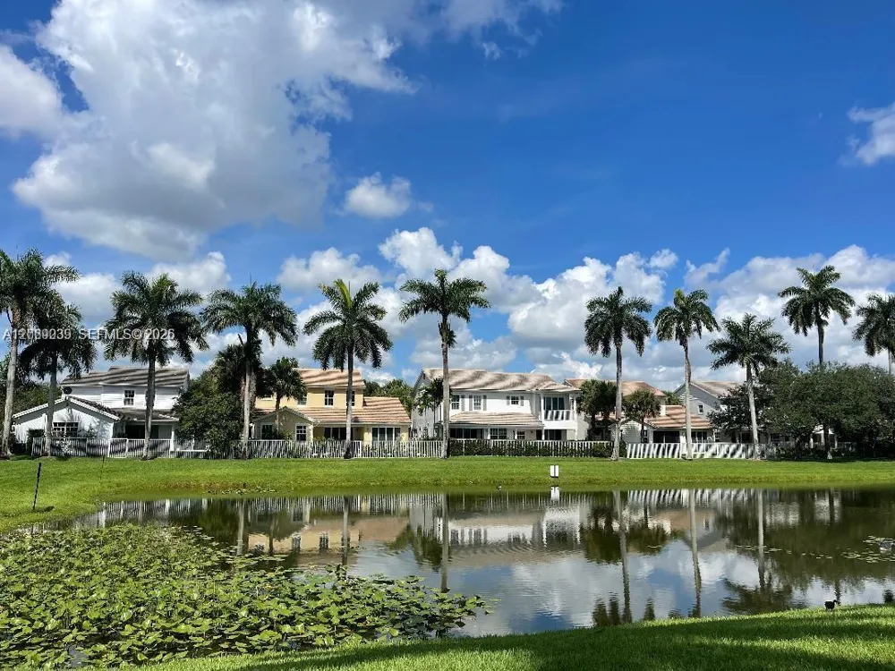4762 Lakeside Ter Davie, FL 33314