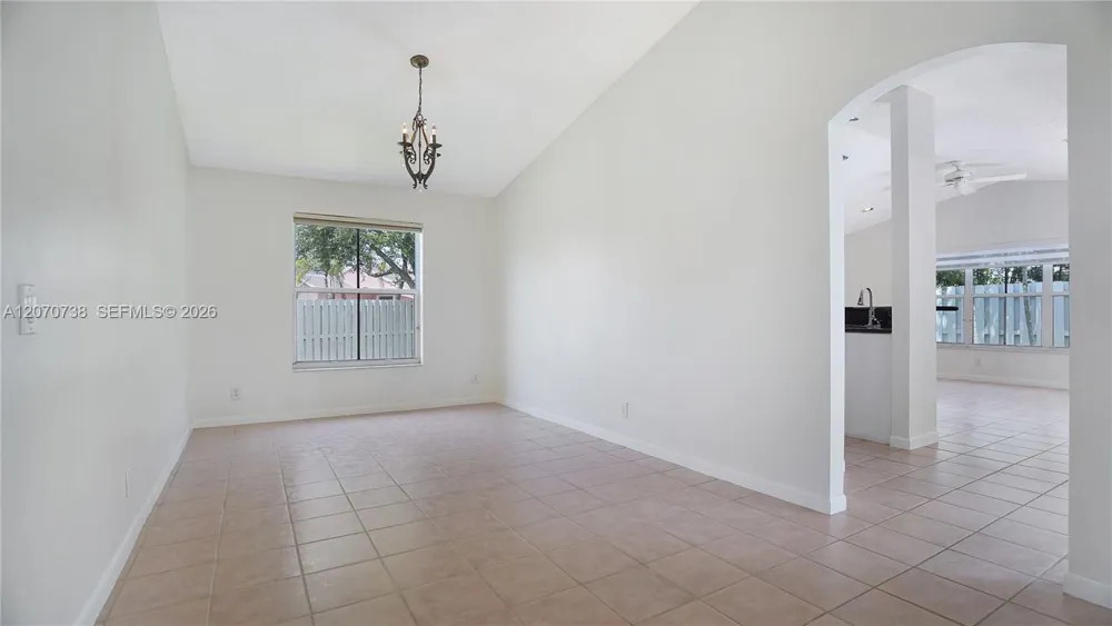 1064 Cedar Falls Dr Weston, FL 33327