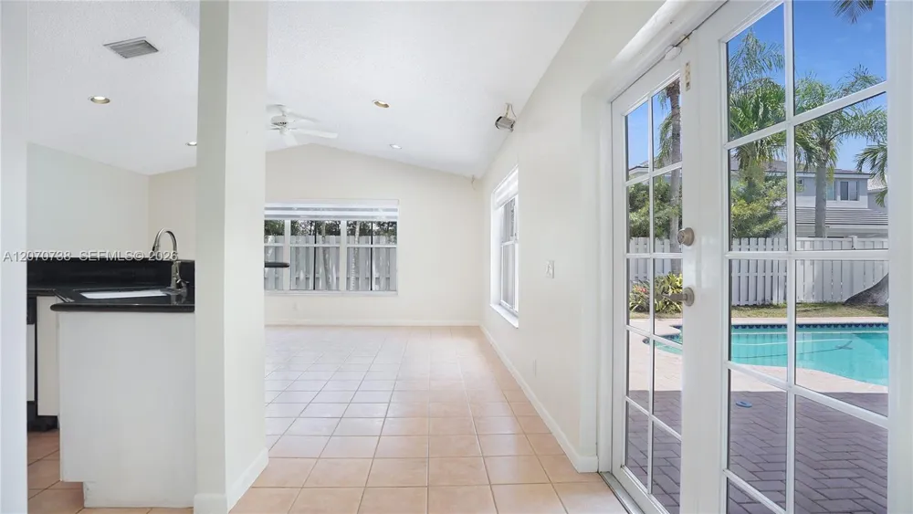 1064 Cedar Falls Dr Weston, FL 33327