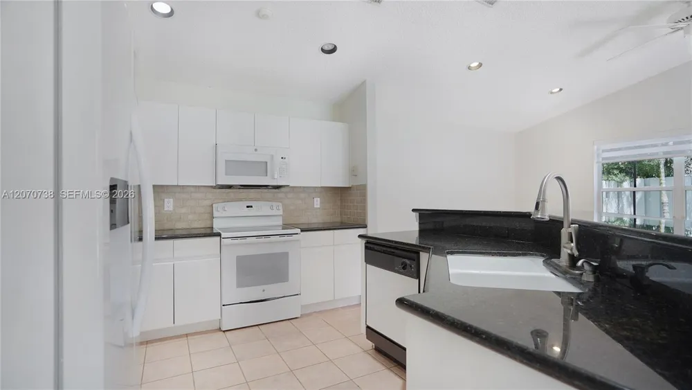 1064 Cedar Falls Dr Weston, FL 33327