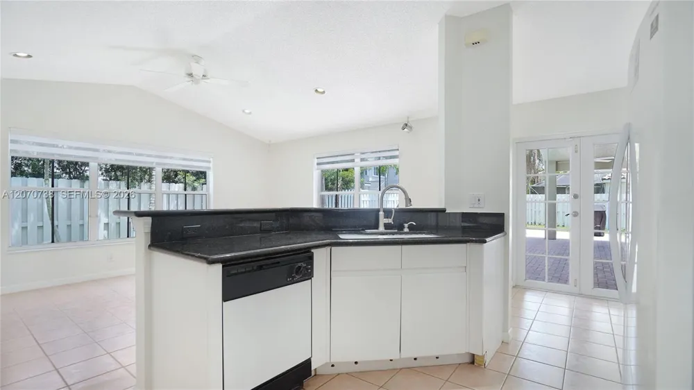 1064 Cedar Falls Dr Weston, FL 33327