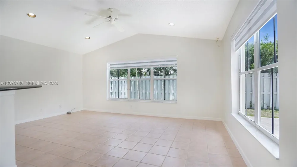 1064 Cedar Falls Dr Weston, FL 33327