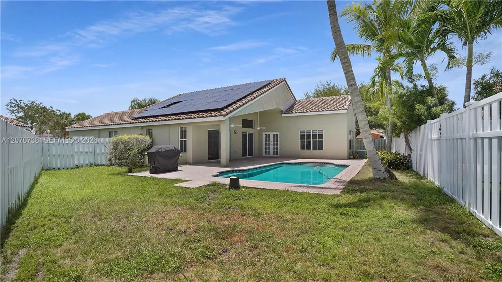 1064 Cedar Falls Dr Weston, FL 33327