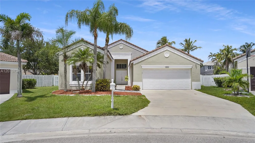1064 Cedar Falls Dr Weston, FL 33327