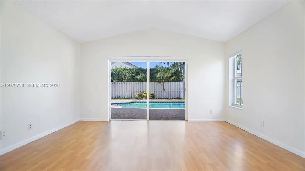 1064 Cedar Falls Dr Weston, FL 33327