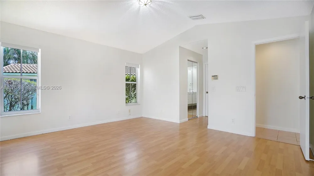 1064 Cedar Falls Dr Weston, FL 33327