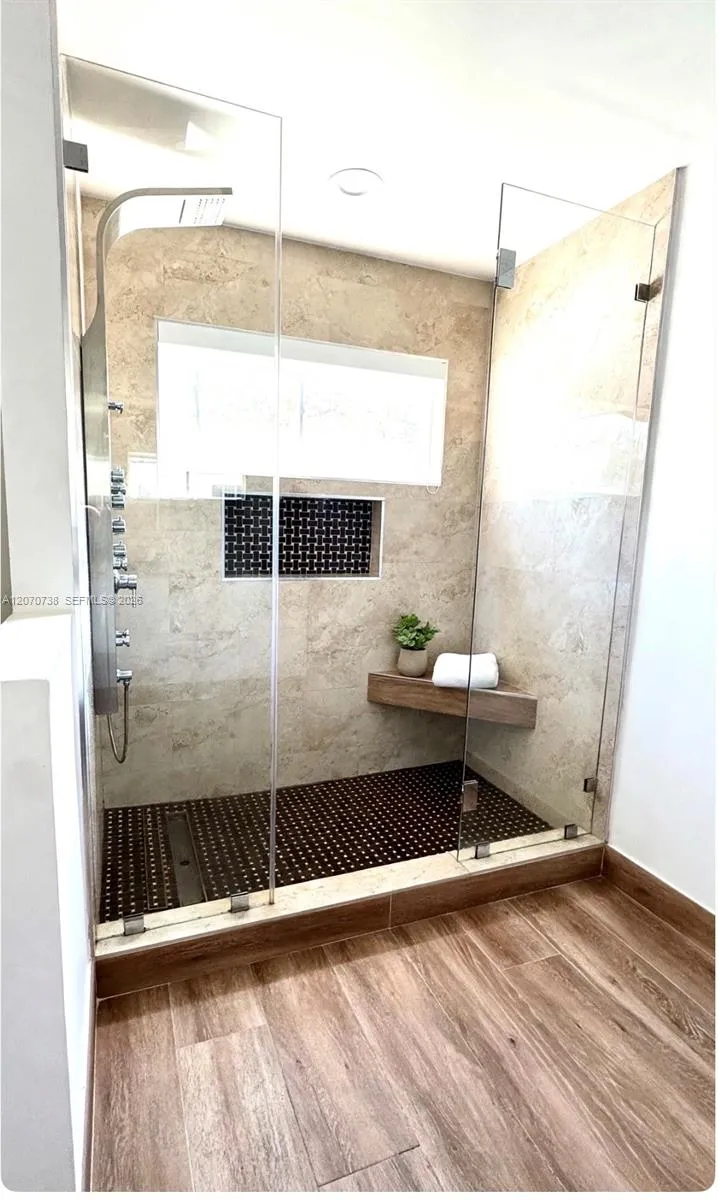 1064 Cedar Falls Dr Weston, FL 33327