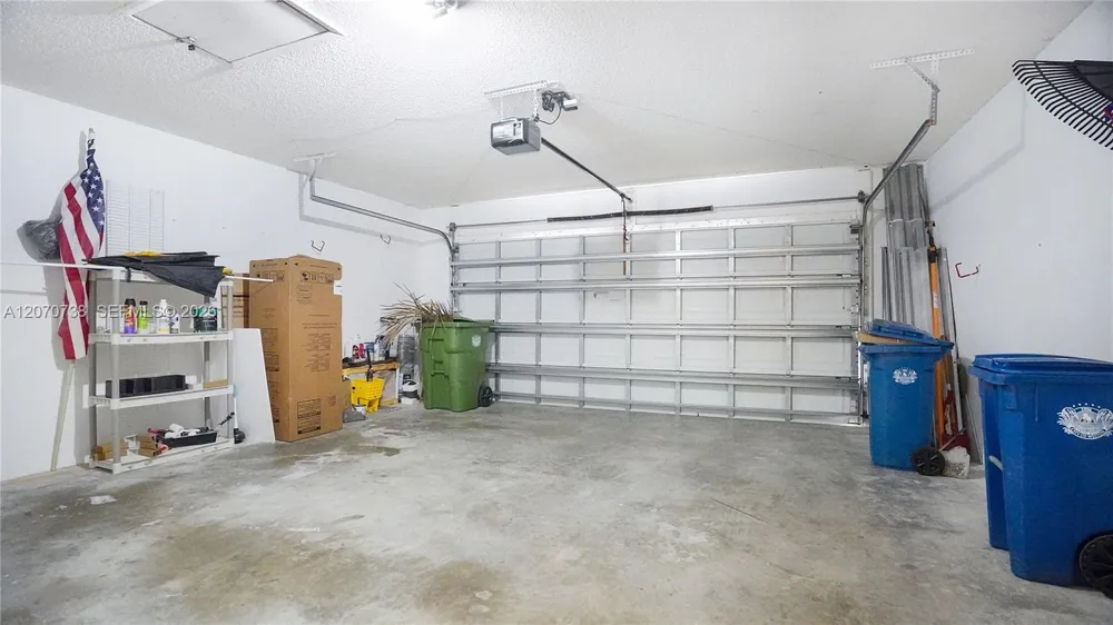 1064 Cedar Falls Dr Weston, FL 33327