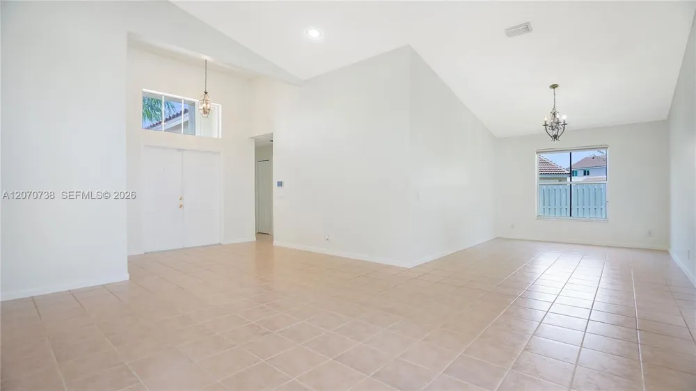 1064 Cedar Falls Dr Weston, FL 33327