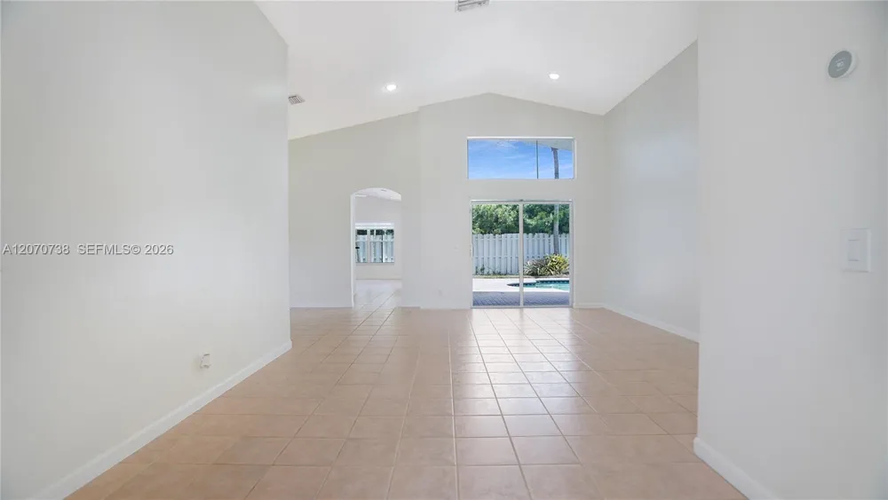 1064 Cedar Falls Dr Weston, FL 33327