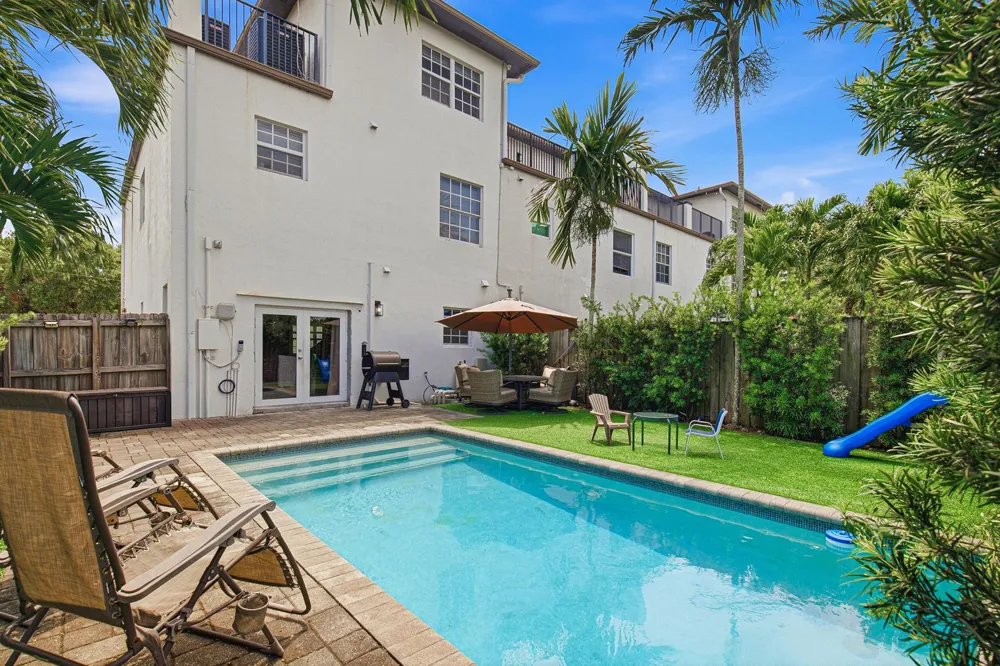 807 NW 1ST AVENUE Fort Lauderdale, FL 33311