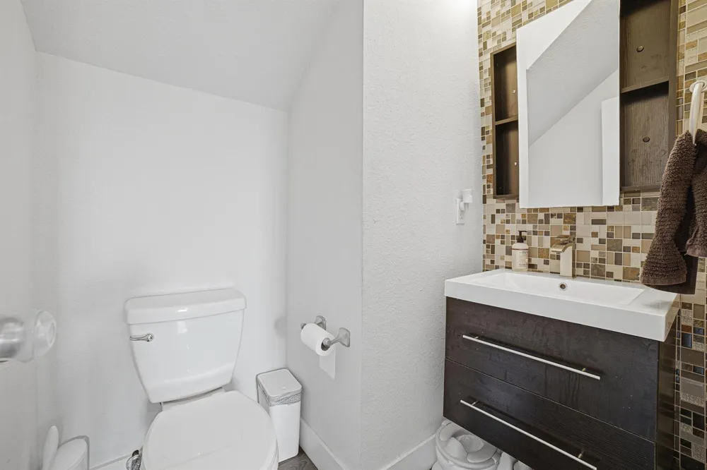 807 NW 1ST AVENUE Fort Lauderdale, FL 33311