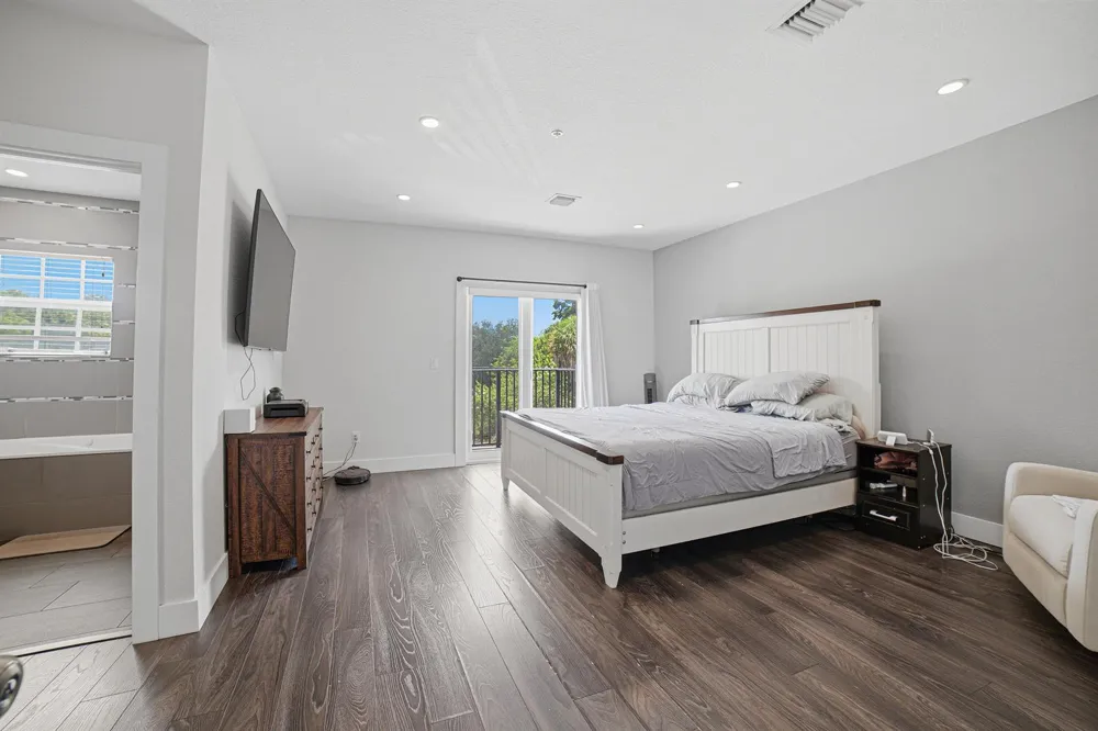 807 NW 1ST AVENUE Fort Lauderdale, FL 33311