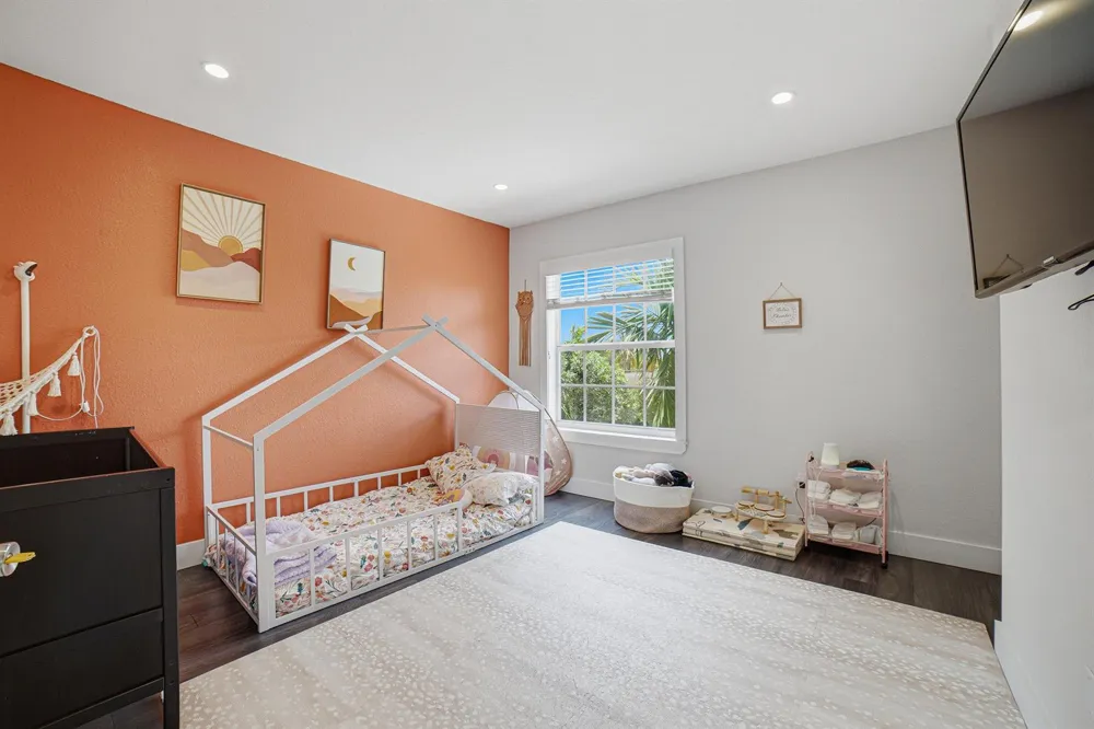 807 NW 1ST AVENUE Fort Lauderdale, FL 33311