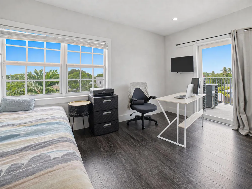 807 NW 1ST AVENUE Fort Lauderdale, FL 33311