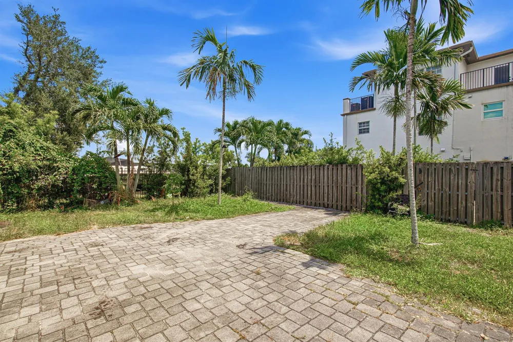 807 NW 1ST AVENUE Fort Lauderdale, FL 33311