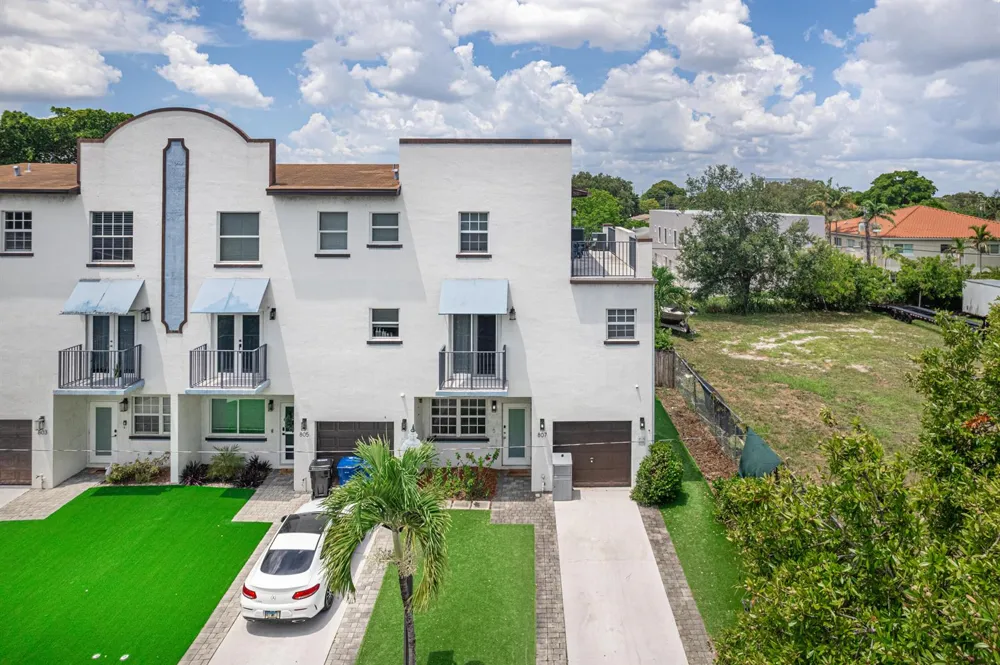 807 NW 1ST AVENUE Fort Lauderdale, FL 33311