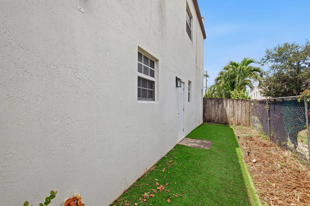 807 NW 1ST AVENUE Fort Lauderdale, FL 33311